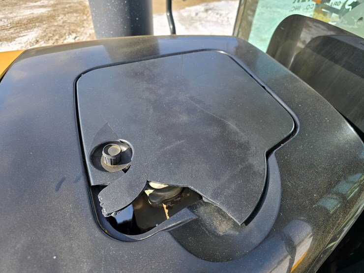 2003-challenger-mt855-image-86