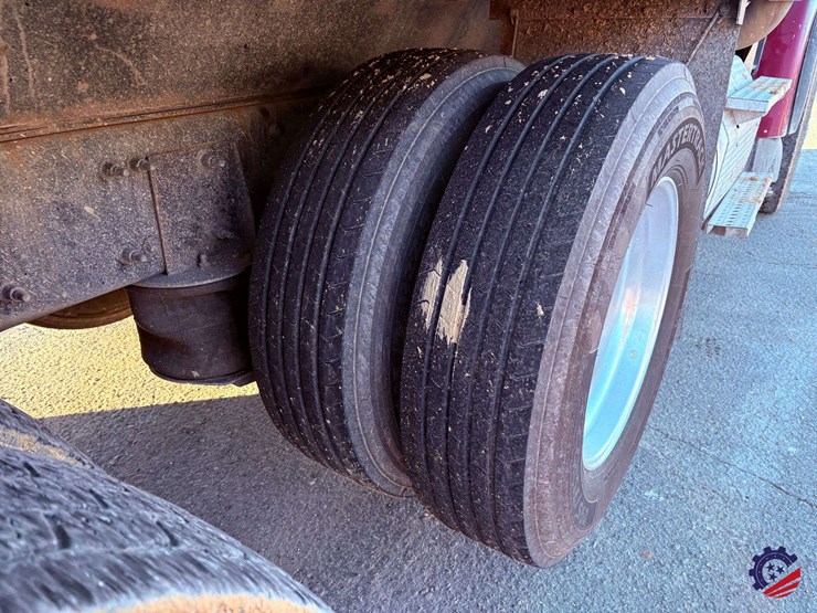 2018-freightliner-sd122-tri-axle-dump-truck-image-31