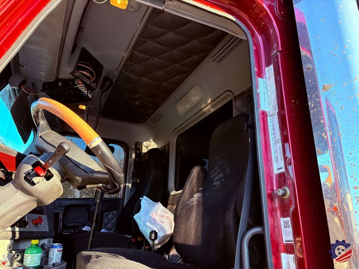 2018-freightliner-sd122-tri-axle-dump-truck-image-53