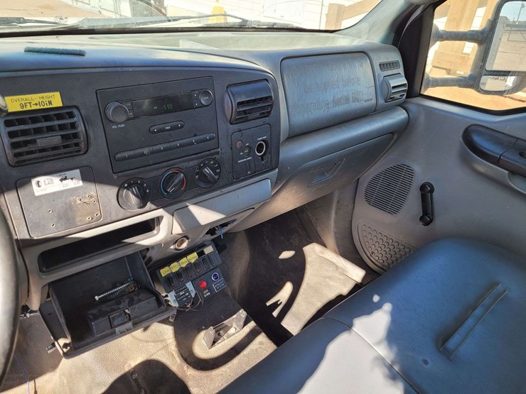 2005-ford-f550-image-29