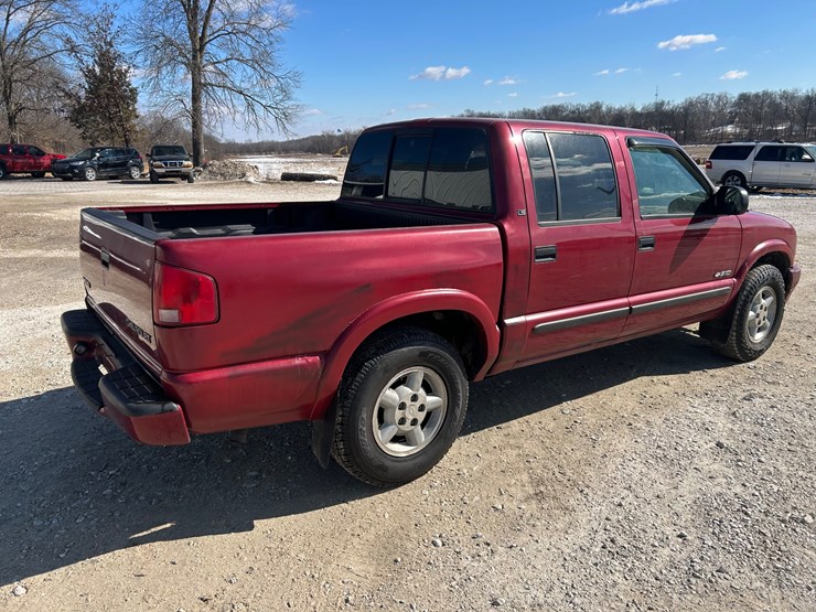 2003-chevrolet-s10-image-15