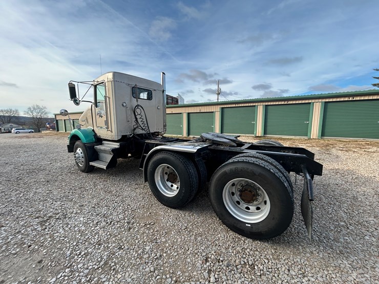 2001-kenworth-t800-image-15