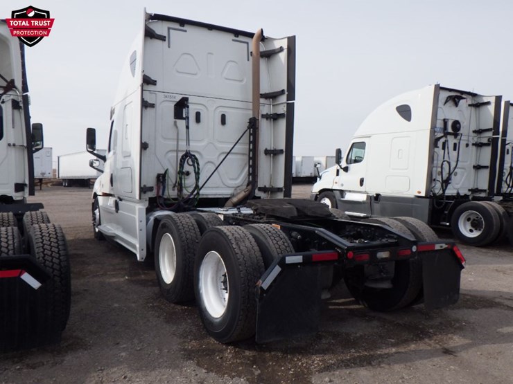2020-freightliner-cascadia-126-image-14