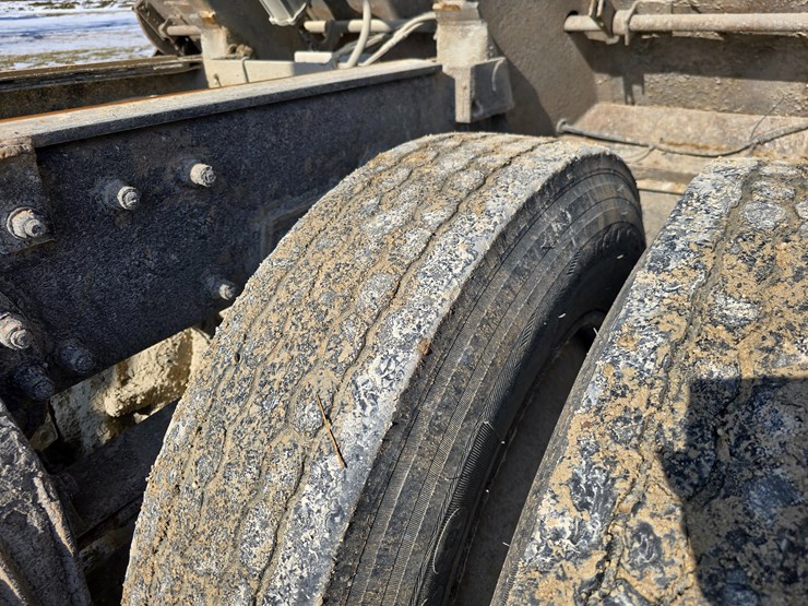 1999-peterbilt-330-image-62