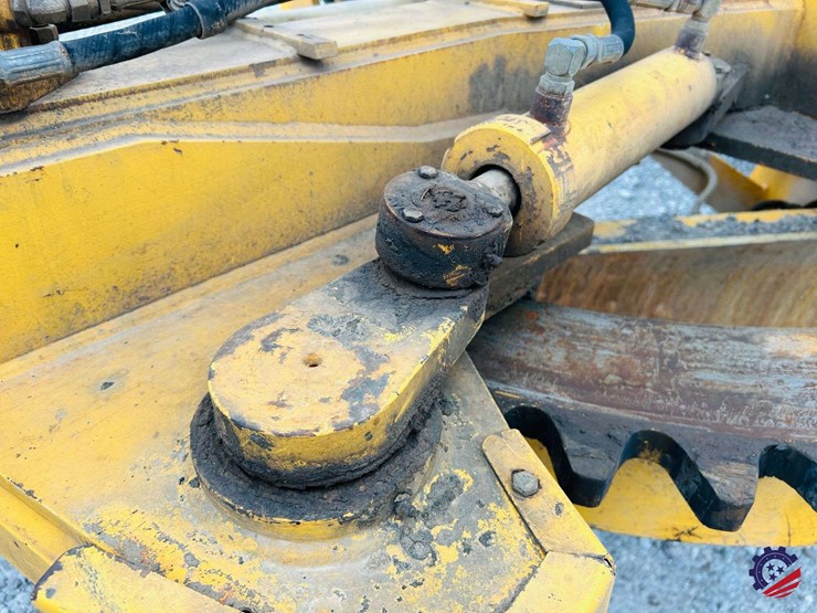 2003-volvo-g710b-image-73