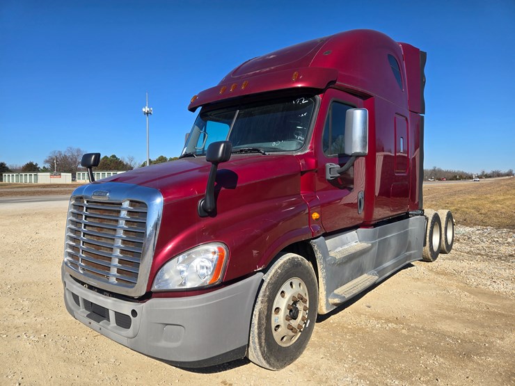 2014-freightliner-cascadia-125-image-2