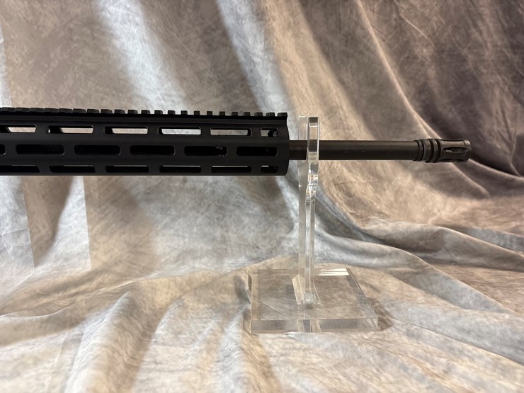 #2756-•-smith-&-wesson-m&p-15-22-22-lr-semi-auto-rifle,-sn:-lah5185-image-9