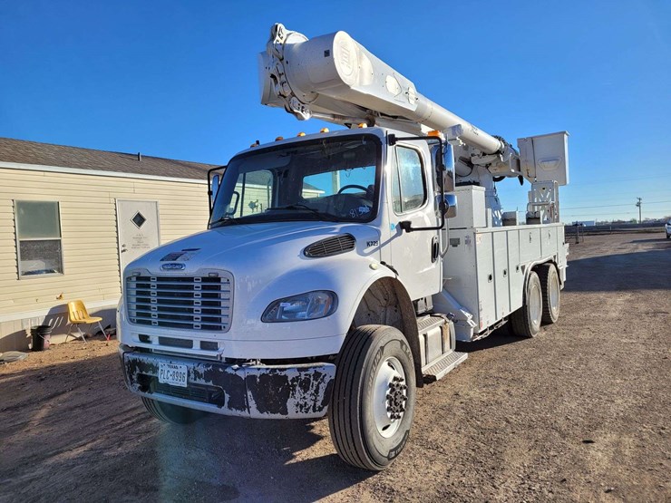 2016-freightliner-m2-106-image-1