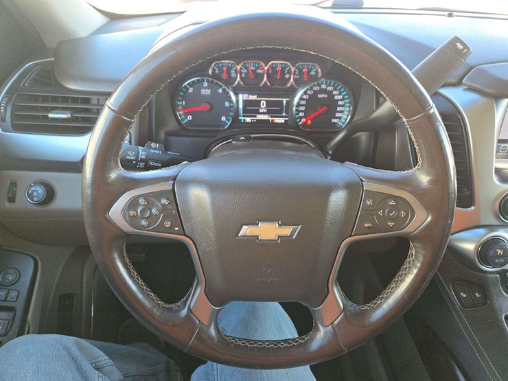 2016-chevrolet-tahoe-lt-image-18