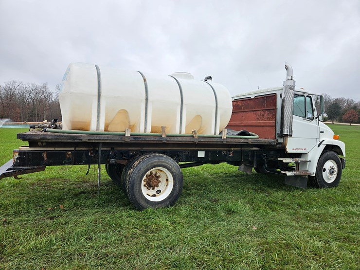 1999-freightliner-fl70-image-17