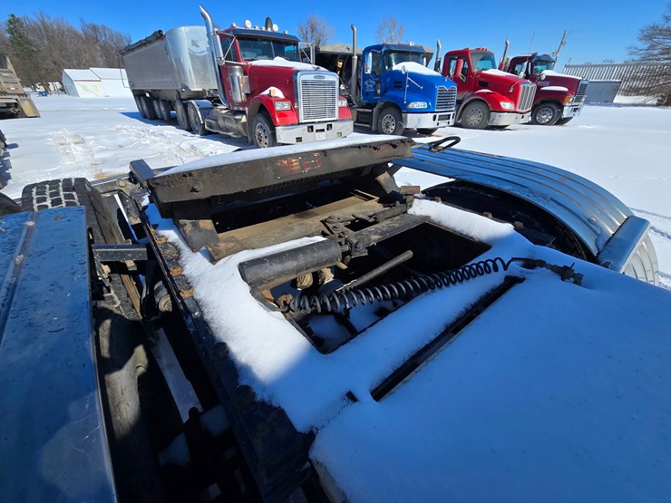 1995-freightliner-fld120-image-108