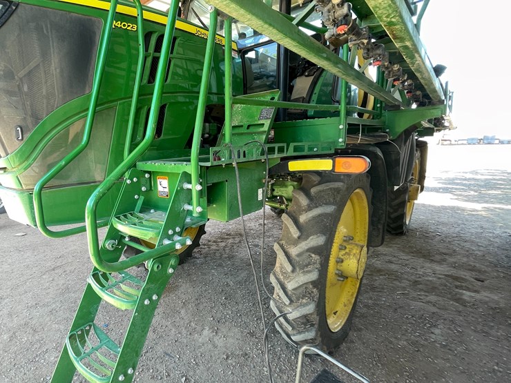2019-john-deere-r4023-image-6