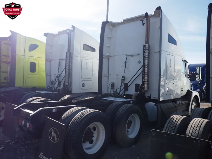 2023-kenworth-t680-image-10