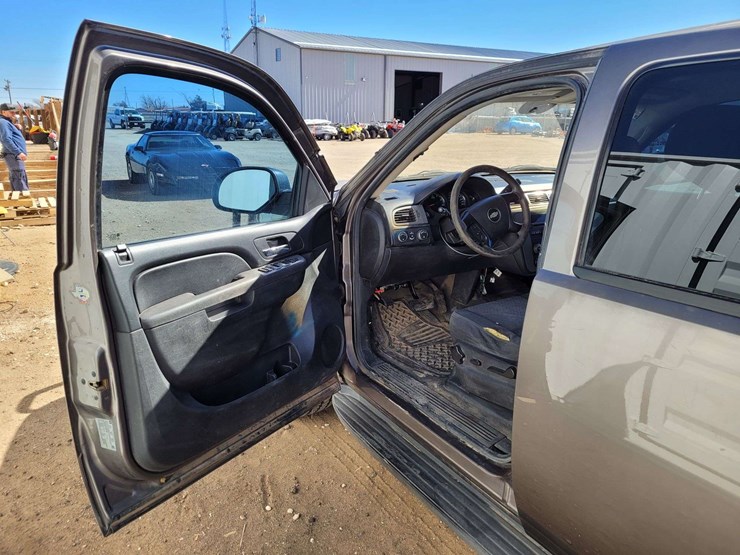 2013-chevrolet-tahoe-ls-image-11