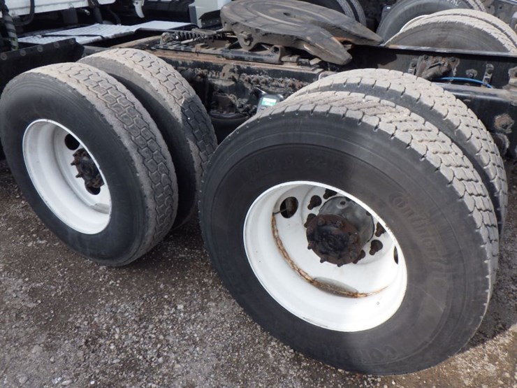 2016-freightliner-cascadia-125-image-14