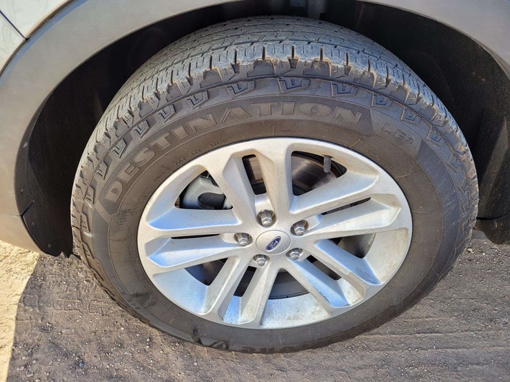 2012-ford-explorer-xlt-image-17