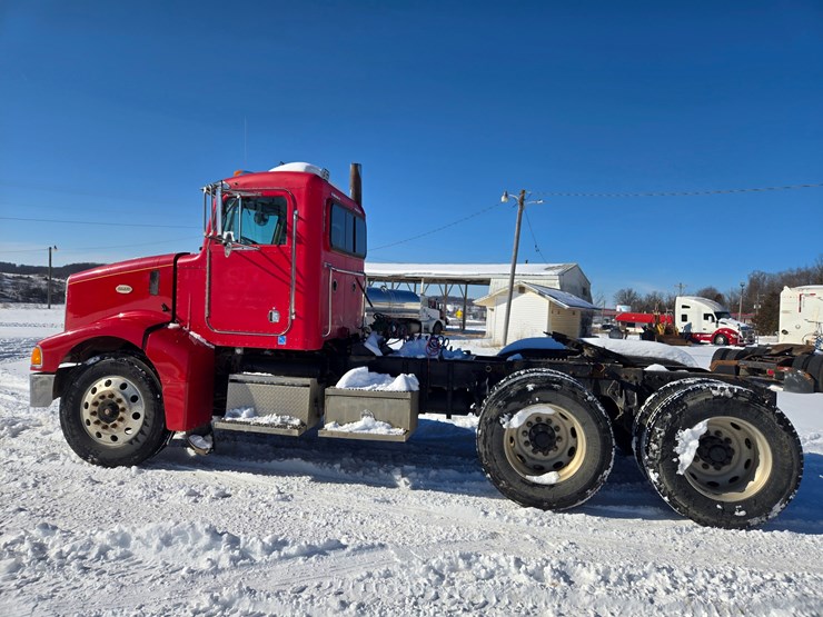 1996-peterbilt-385-image-9