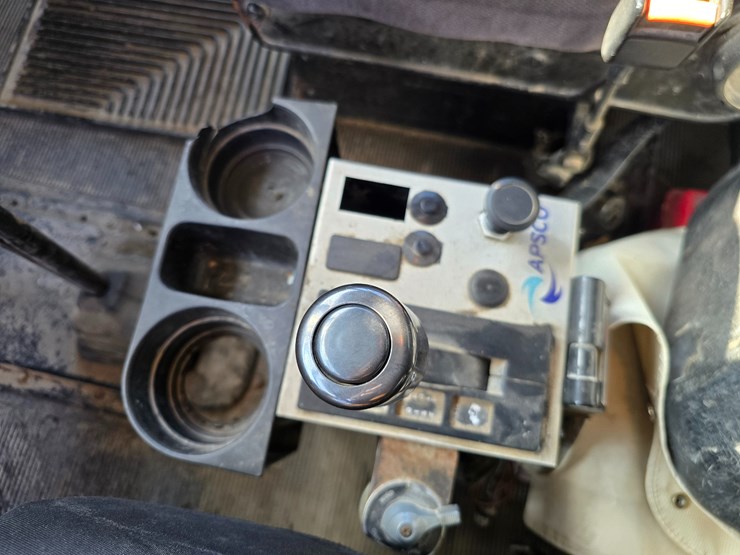 1999-peterbilt-330-image-89