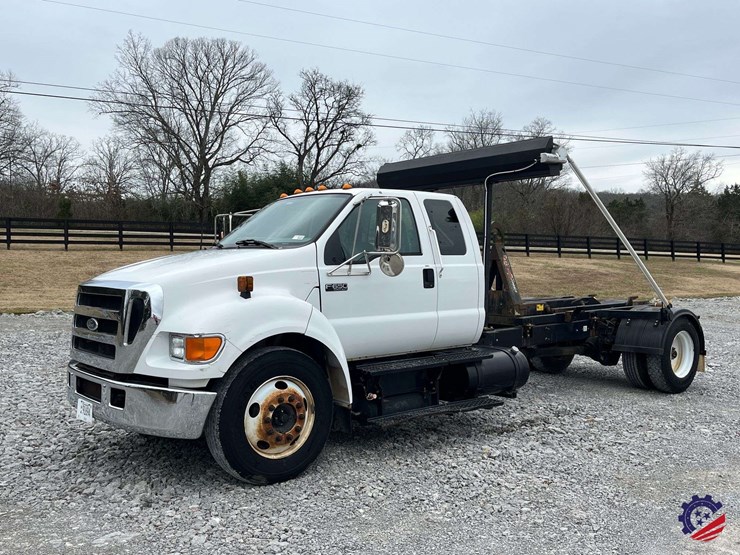 2004-ford-f650-image-1