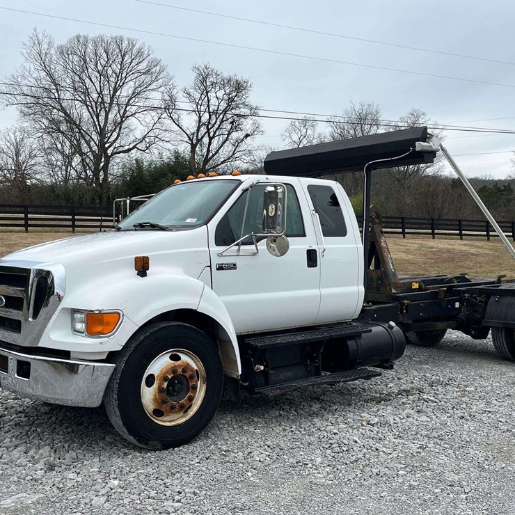 2004 FORD F650