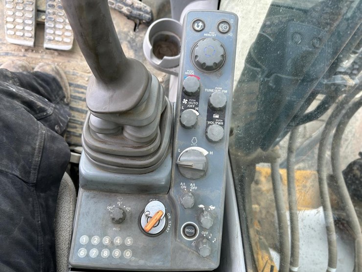 2019-deere-210g-lc-image-28