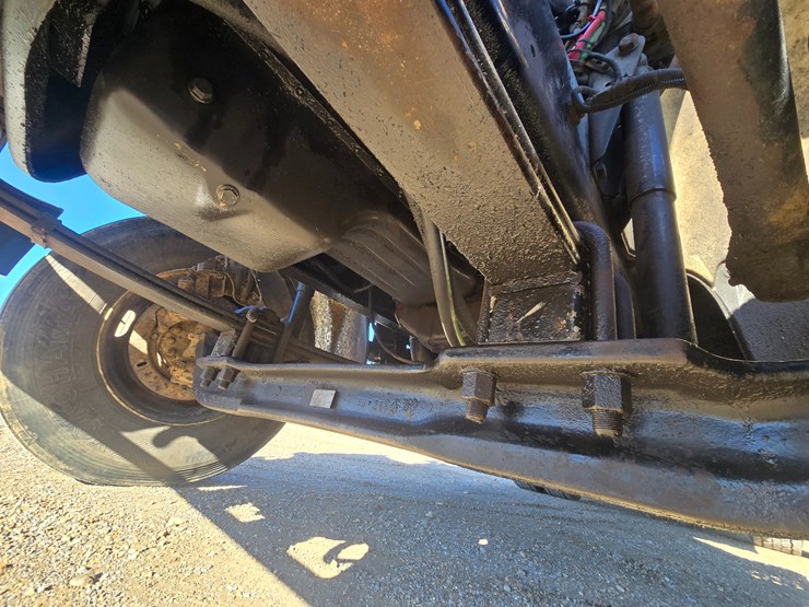 1996-freightliner-fl70-image-33