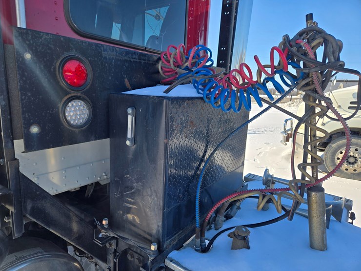 1995-freightliner-fld120-image-117