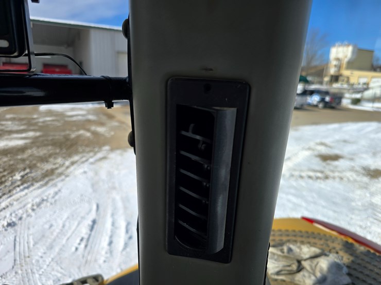 2003-challenger-mt855-image-105