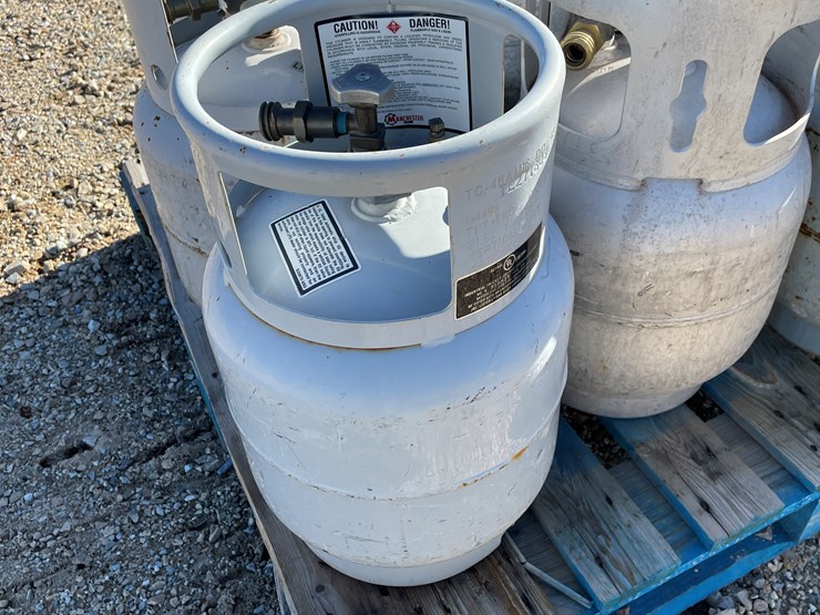 #3123-•-forklift-propane-tanks-image-19