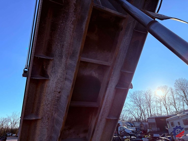 2018-freightliner-sd122-tri-axle-dump-truck-image-81