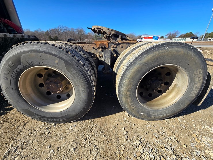 2002-freightliner-columbia-120-image-71