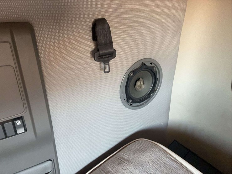 2019-volvo-volvo-vnl-tandem-axle-dual-conventional-new-generation-tractor-truck-image-32