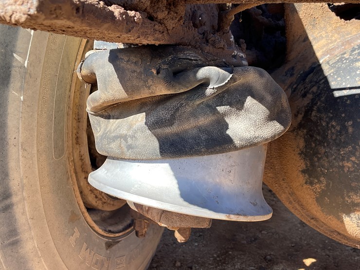 1996-freightliner-fl80-image-108