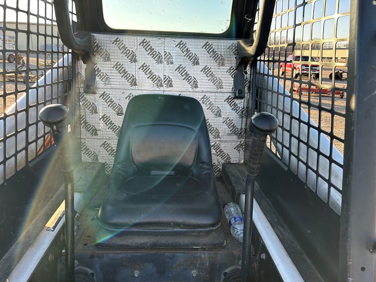 2005-bobcat-t200-image-9