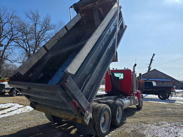 1999-peterbilt-330-image-49