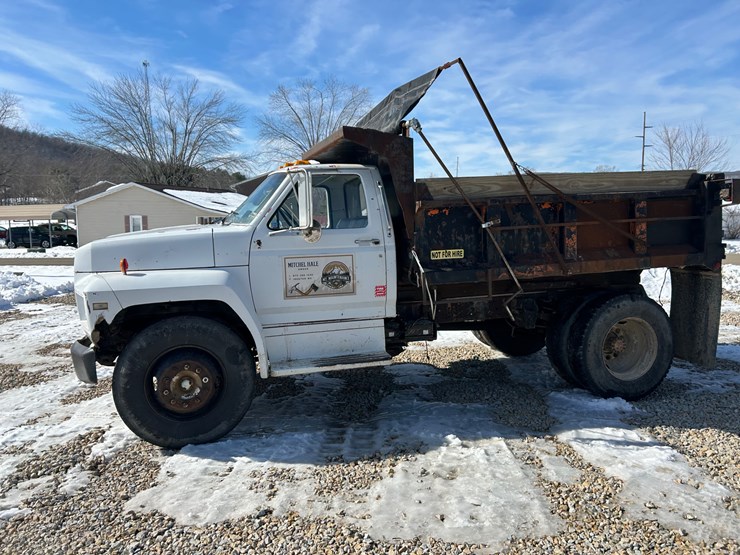 1984-ford-f700-image-4