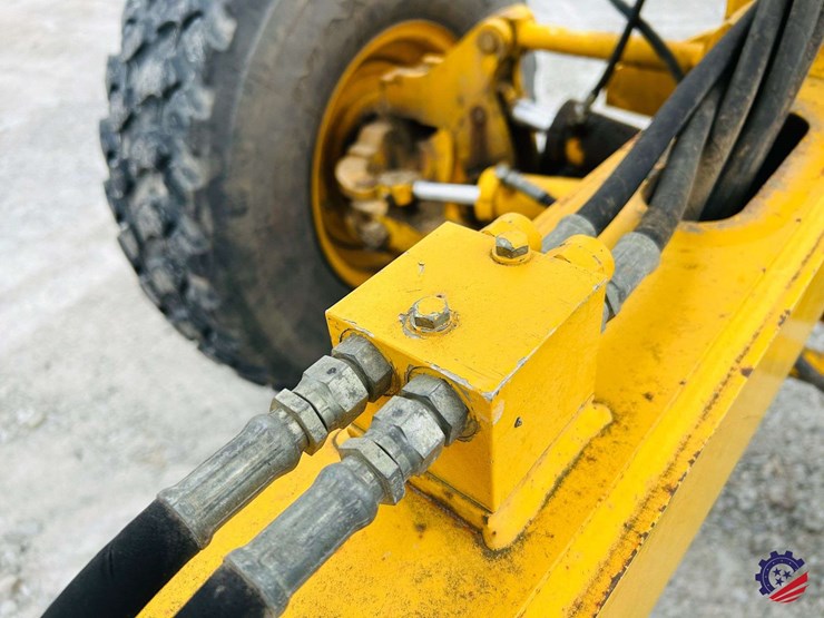 2003-volvo-g710b-image-61