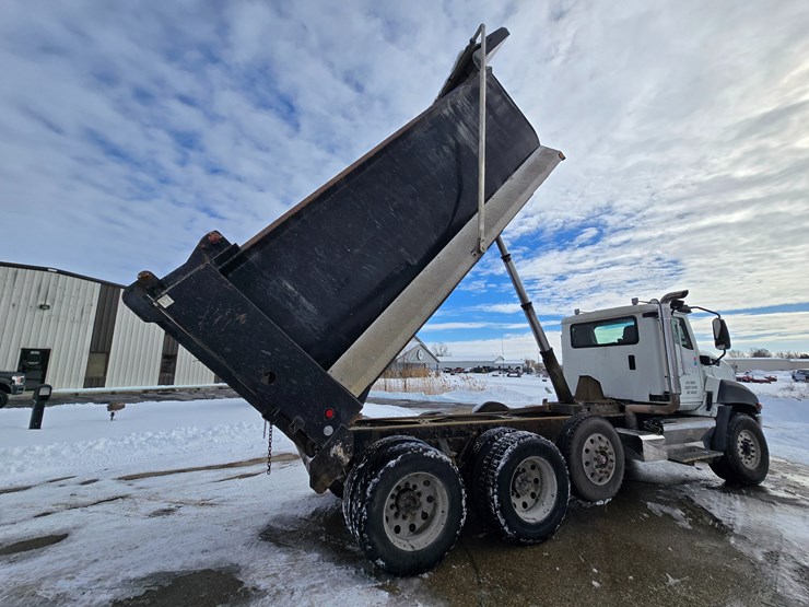 2012-caterpillar-660-image-42