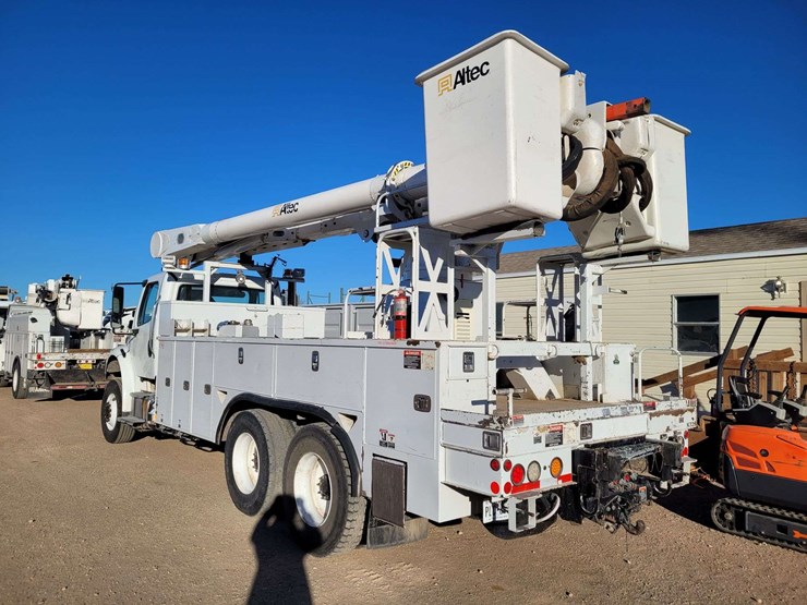 2016-freightliner-m2-106-image-13