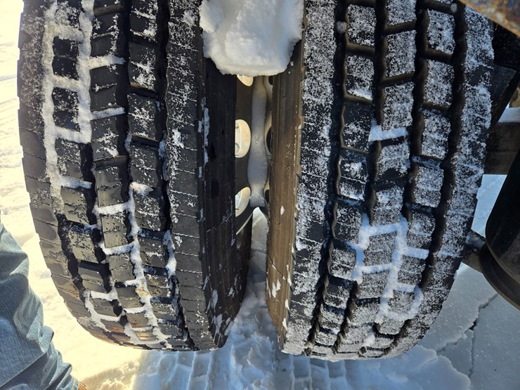 1995-freightliner-fld120-image-90