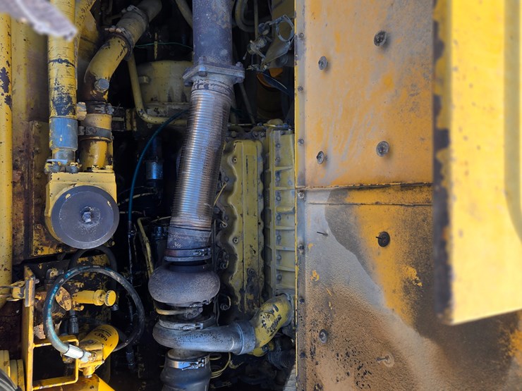 caterpillar-d25c-image-35