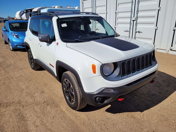 2016-jeep-renegade-trailhawk-image-2