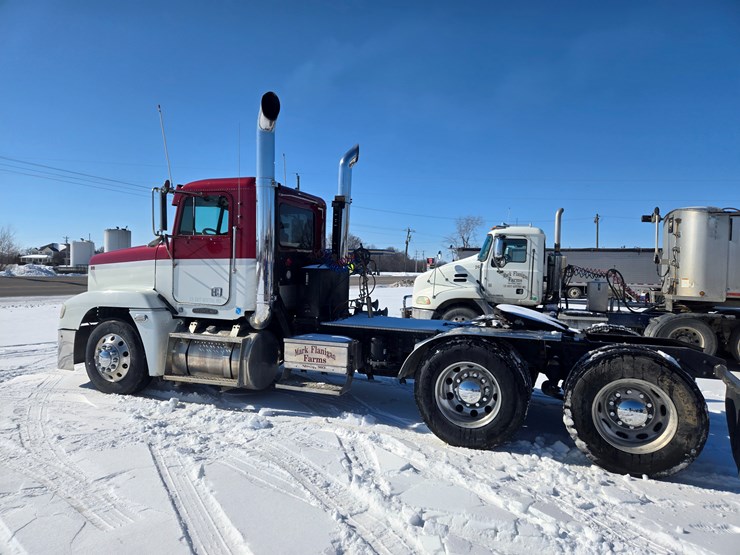 1995-freightliner-fld120-image-13