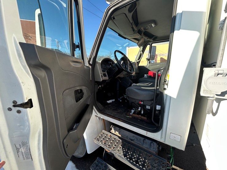 2010-international-durastar-4300-image-63