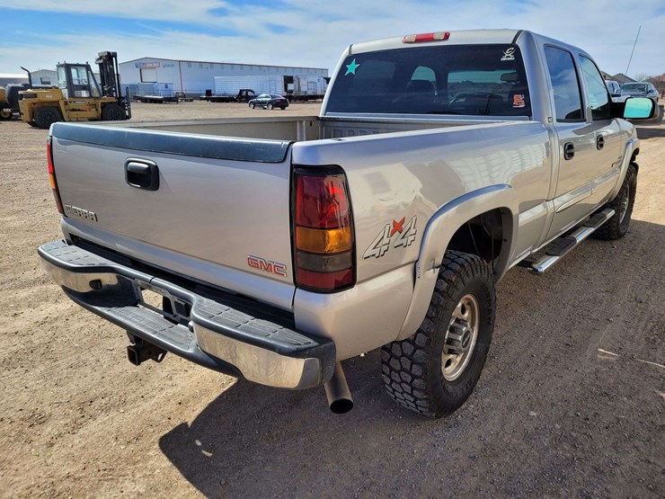 2005-gmc-sierra-2500-image-3