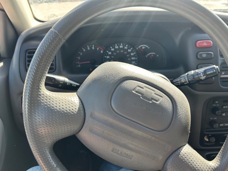 2003-chevrolet-tracker-image-53