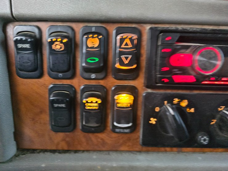 2007-peterbilt-379-image-68