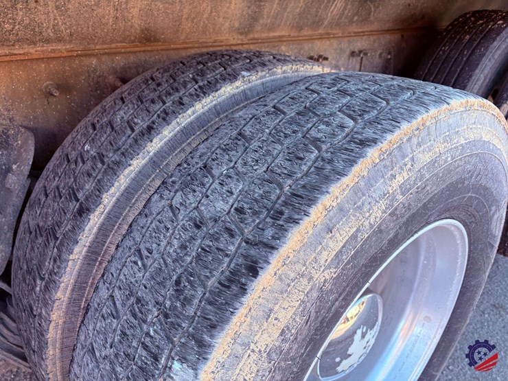 2018-freightliner-sd122-tri-axle-dump-truck-image-27