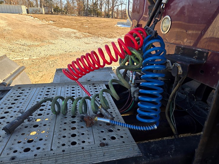 2002-freightliner-columbia-120-image-93