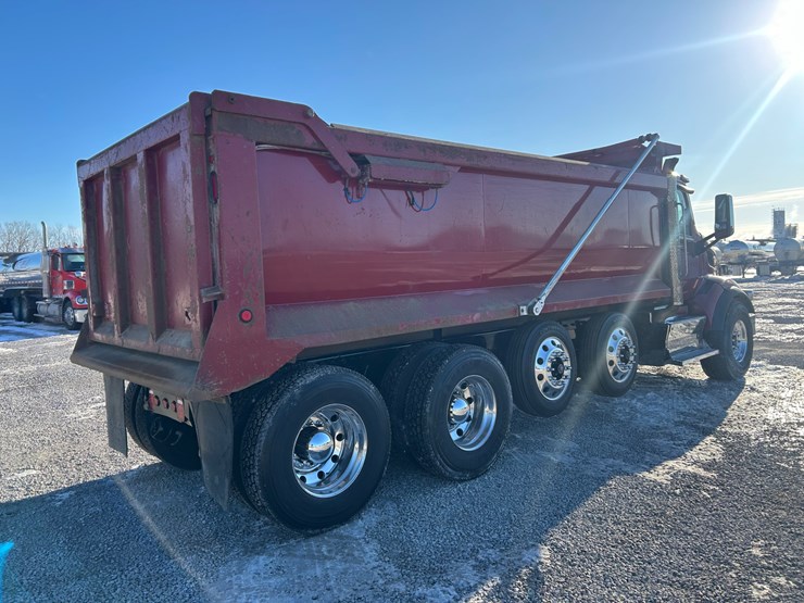 2015-peterbilt-567-image-24